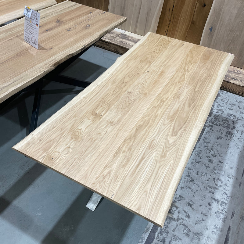 Massivholz Tischplatte | 190x90x2cm | Holzart: Eiche | Art Baumkante: natürliche Baumkante | Finish: Sogen Öl | Code: VK-Ei06 | Standort: Vintique Berlin Köpenick