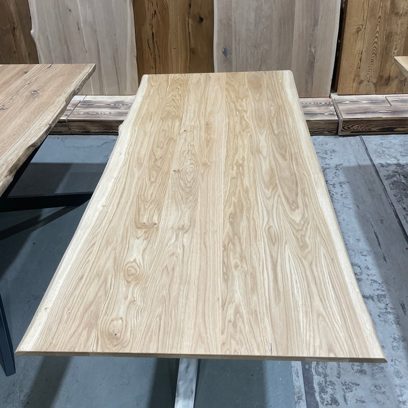 Massivholz Tischplatte | 190x90x2cm | Holzart: Eiche | Art Baumkante: natürliche Baumkante | Finish: Sogen Öl | Code: VK-Ei06 | Standort: Vintique Berlin Köpenick