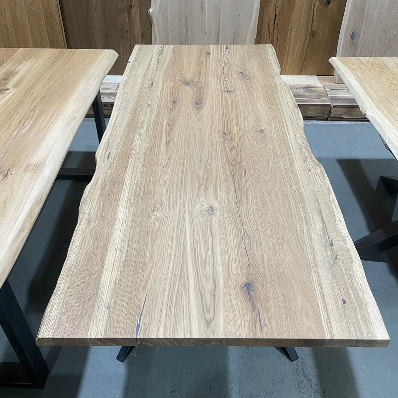 Massivholz Tischplatte | 205x88x4cm | Holzart: Eiche | Art Baumkante: natürliche Baumkante  | Finish: Hartwachsöl | Code: VK-Ei07 | Standort: Vintique Berlin Köpenick