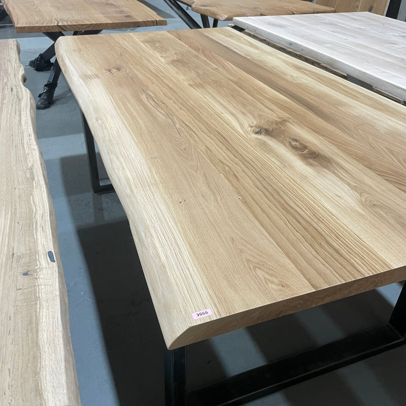 Massivholz Tischplatte | 201x105x4cm | Holzart: Eiche | Art Baumkante: natürliche Baumkante  | Finish: Hartwachsöl | Code: VK-Ei08 | Standort: Vintique Berlin Köpenick