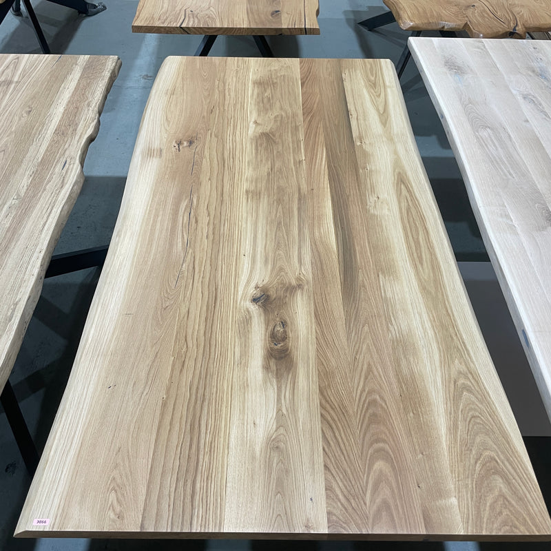 Massivholz Tischplatte | 201x105x4cm | Holzart: Eiche | Art Baumkante: natürliche Baumkante  | Finish: Hartwachsöl | Code: VK-Ei08 | Standort: Vintique Berlin Köpenick