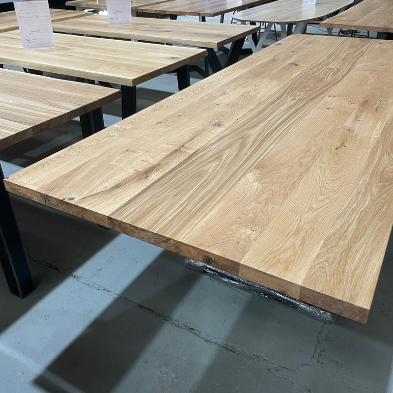 Massivholz Tischplatte | 260x100x4cm | Holzart: Eiche | Art Baumkante: natürliche Baumkante  | Finish: Hartwachsöl | Code: VK-Ei10 | Standort: Vintique Berlin Köpenick