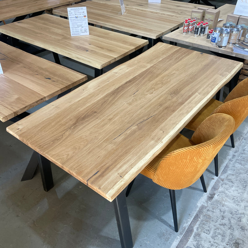 Massivholz Tischplatte | 190x92x4cm | Holzart: Eiche | Art Baumkante: natürliche Baumkante  | Finish: Hartwachsöl | Code: VK-Ei14 | Standort: Vintique Berlin Köpenick