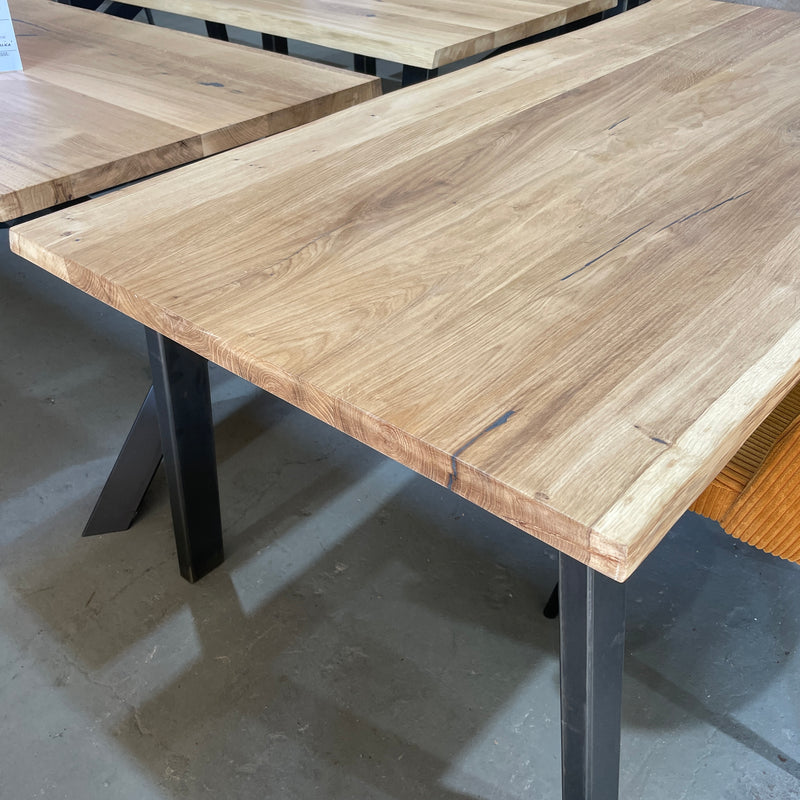 Massivholz Tischplatte | 190x92x4cm | Holzart: Eiche | Art Baumkante: natürliche Baumkante  | Finish: Hartwachsöl | Code: VK-Ei14 | Standort: Vintique Berlin Köpenick