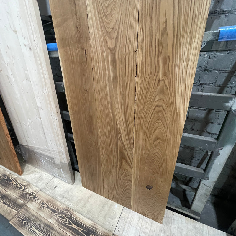 Massivholz Tischplatte | 310x105x4cm | Holzart: Eiche | Art Baumkante: Schweizer Kante | Finish: Hartwachsöl | Code: VK-Ei25 | Standort: Vintique Berlin Köpenick