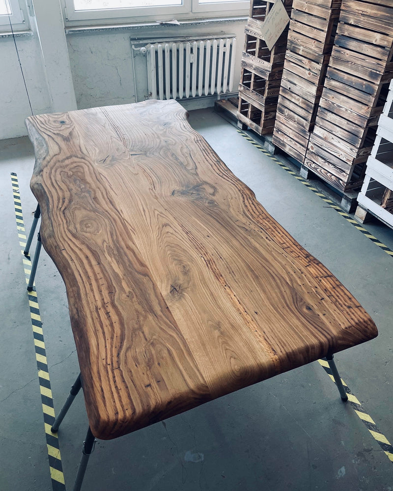 "Esche Exzellenz": Anti-Kanten-Tischplatte mit einzigartiger 360° Baumkante