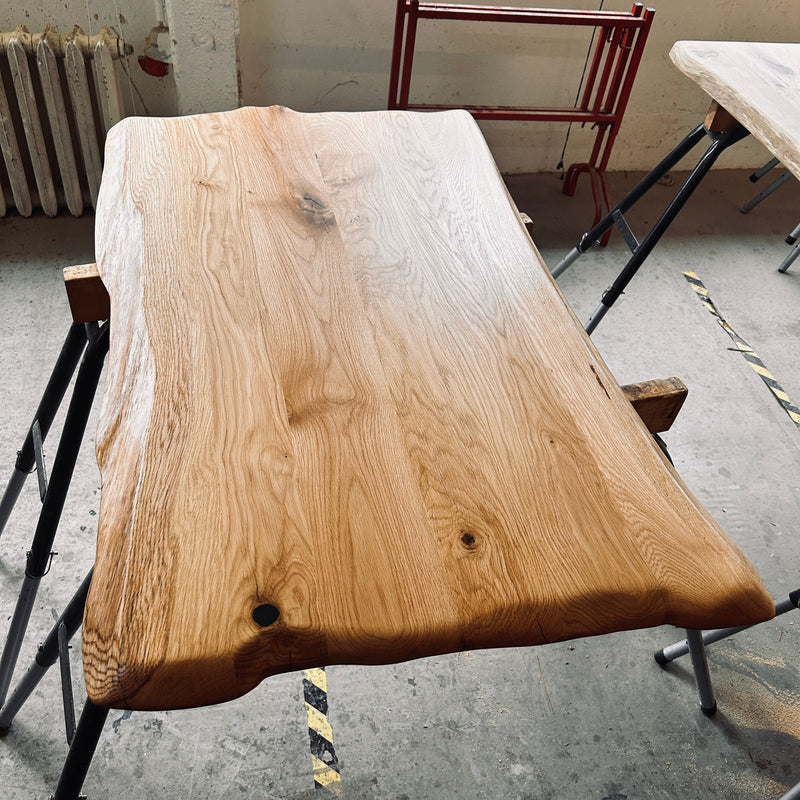 Designertischplatte "Esche Deluxe": 360° Anti-Kanten-Massivholz mit vollumfänglicher Baumkante