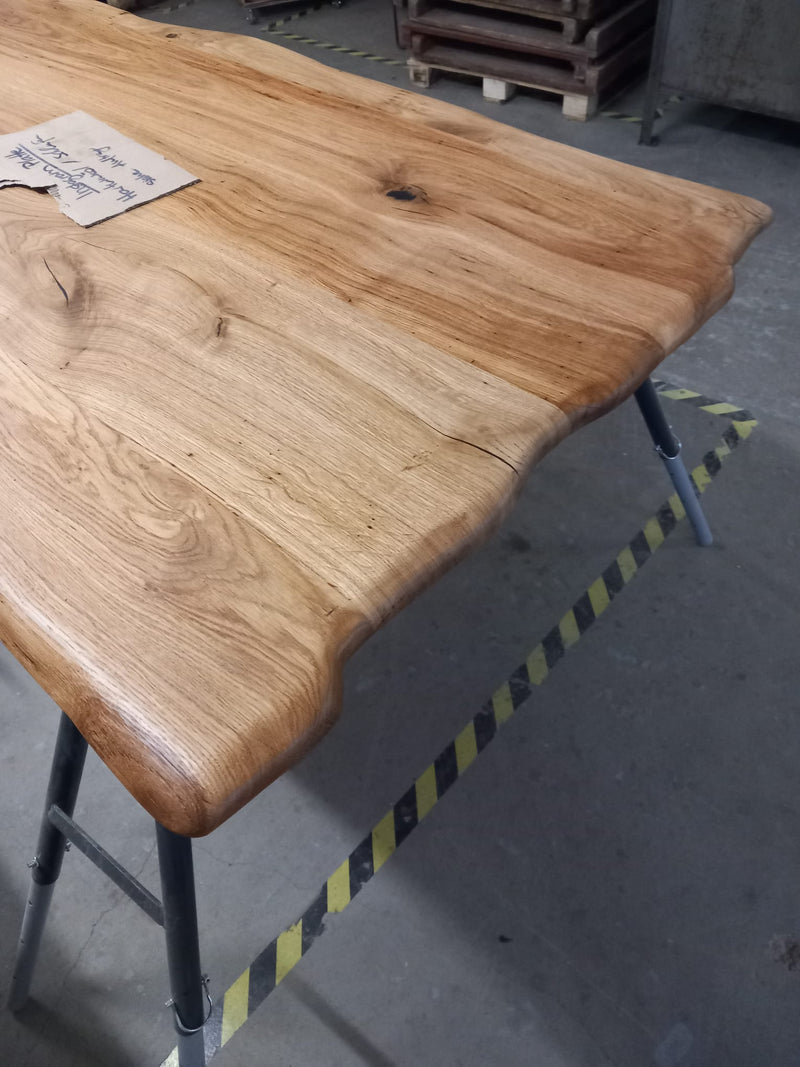 Sonderanfertigung | Einzigartige Anti-Kanten-Designertischplatten: Vollumfängliche Baumkante in Massivholz Eiche