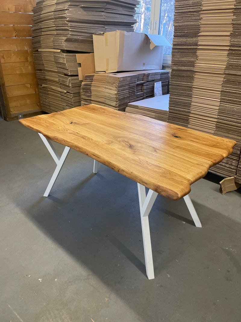 Sonderanfertigung | Einzigartige Anti-Kanten-Designertischplatten: Vollumfängliche Baumkante in Massivholz Eiche