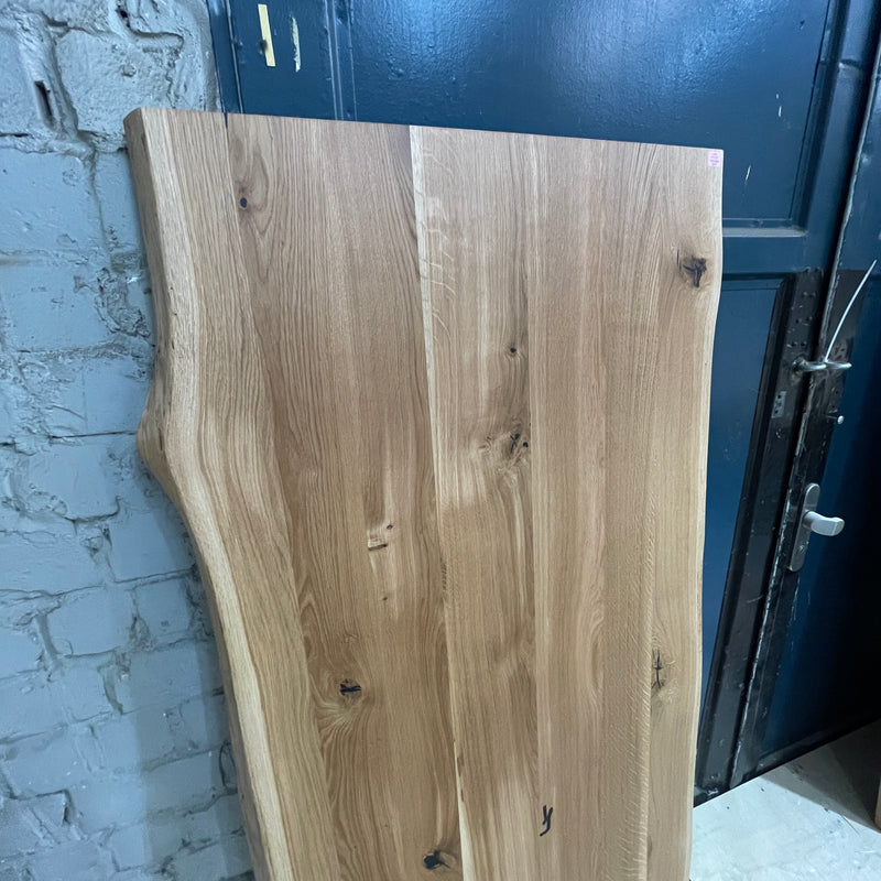 Massivholz Tischplatte | 175x100x4cm | Holzart: Eiche | Art Baumkante: natürliche Baumkante | Finish: Hartwachsöl | Code: VK-Ei37 | Standort: Vintique Berlin Köpenick